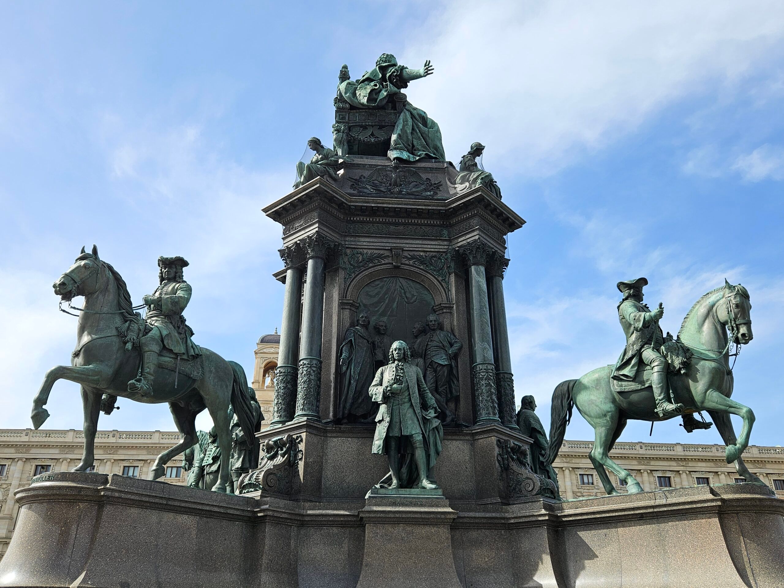 Pomnik marii teresy na placu maria-theresien-platz w wiedniu
