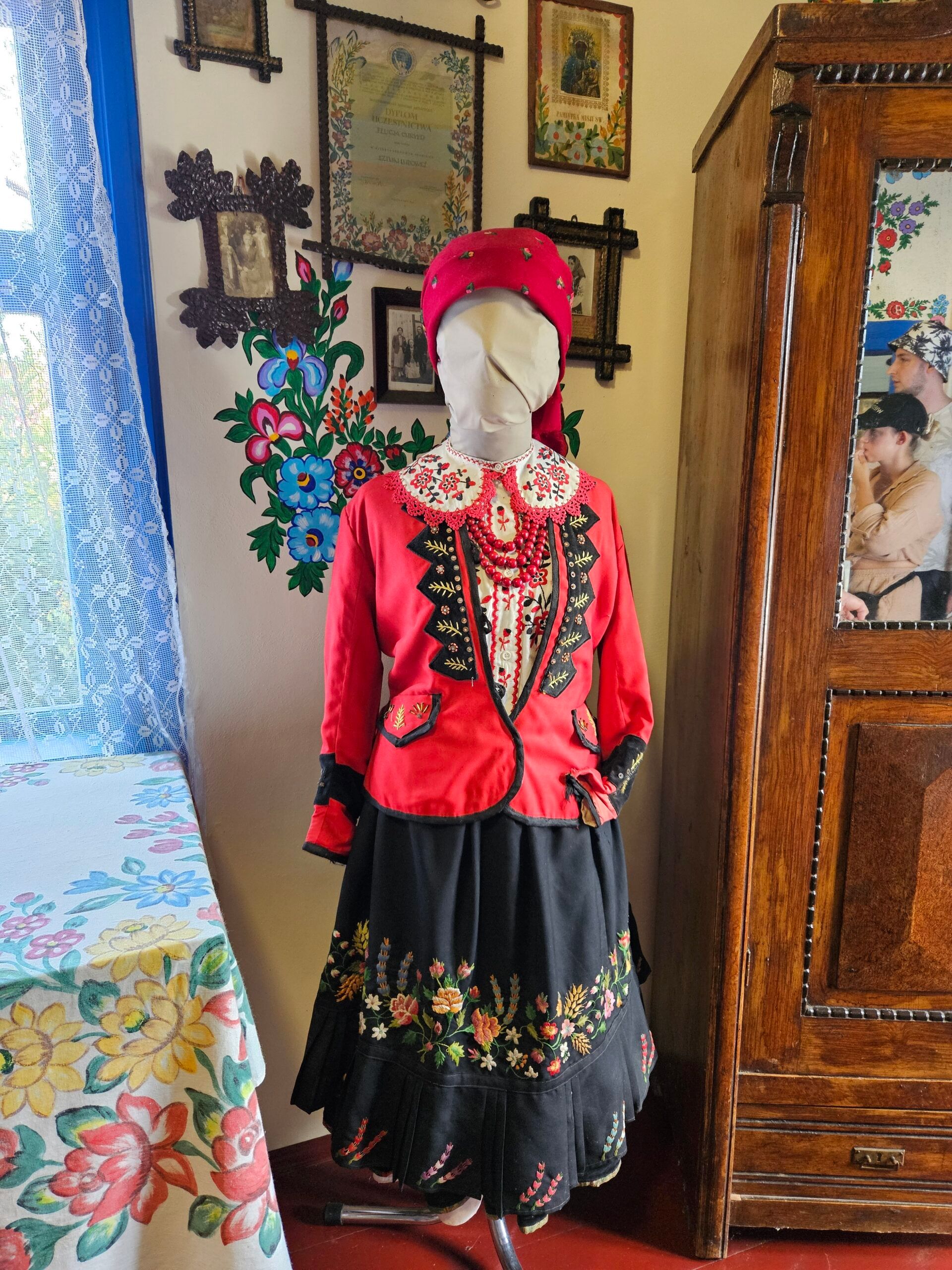 Stroje ludowe w homestead felicii curylowej w zalipiu