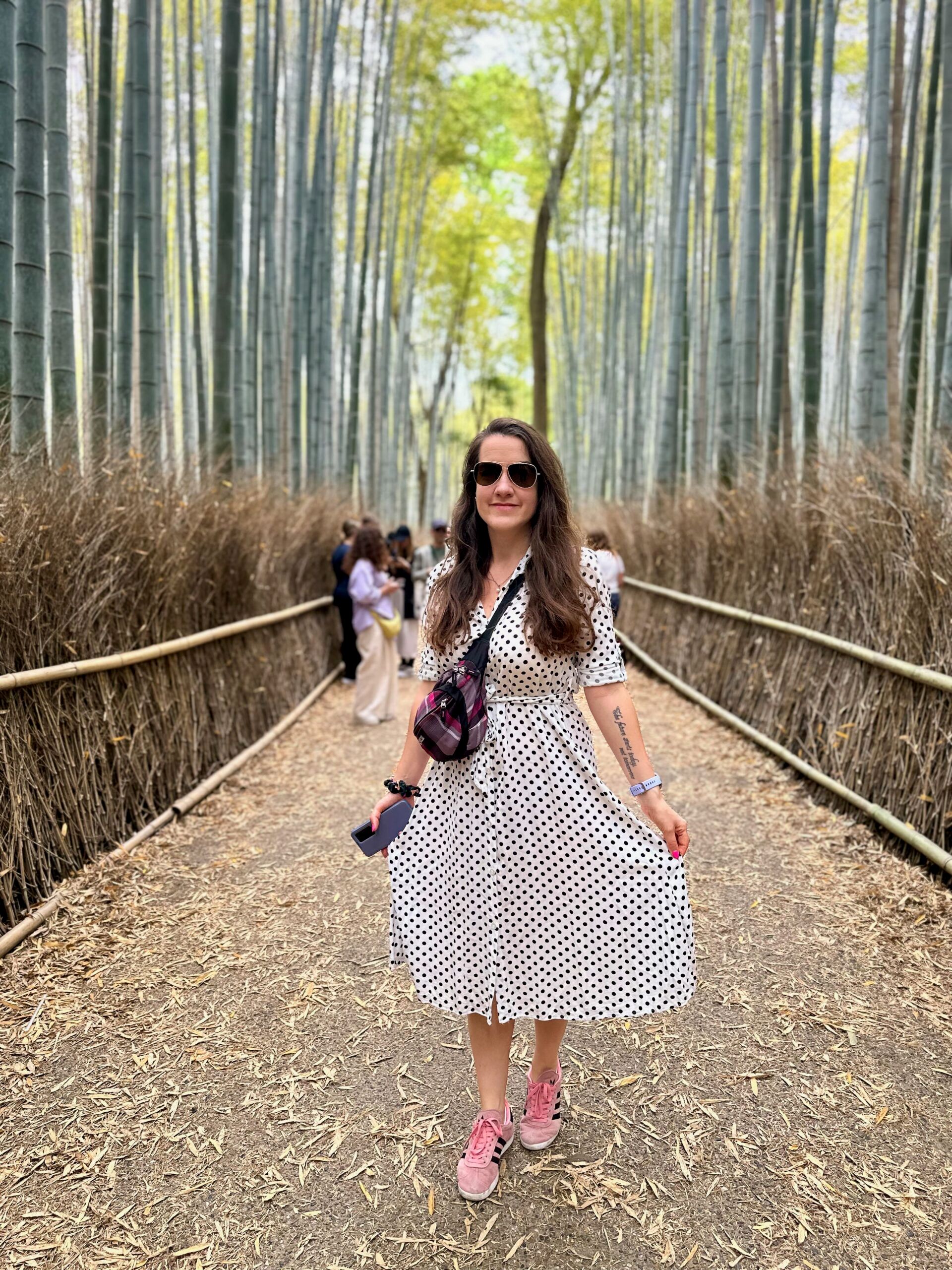 Jadzia w bambusowym lesie arashiyama w kioto