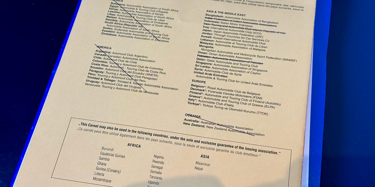 Karta carnet de passage z listą krajów i pieczęcią w warszawie