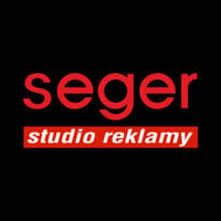 Logo seger studio reklamy na czarnym tle