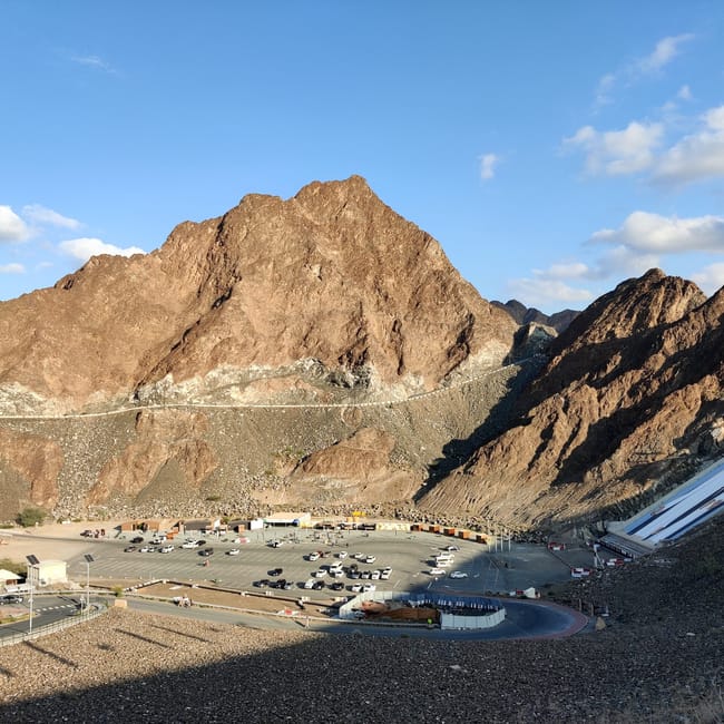 Góry i parking w hatta attractions w zea