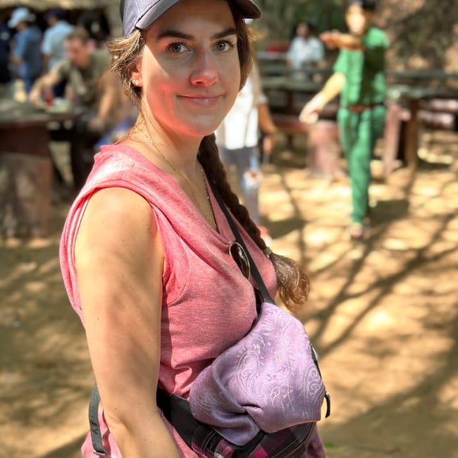 Turystka przy cu chi tunnels w ho chi minh, wietnam
