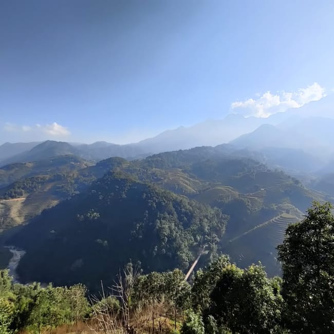 Widok z sa pa best view cafe na górskie tarasy i doliny w wietnamie