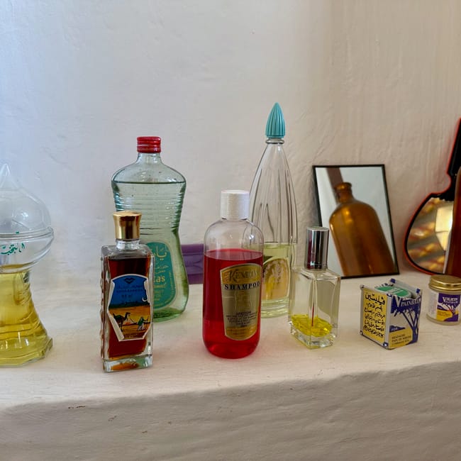 Radwani house w dosze: kolekcja dawnych butelek, flakonów i opakowań perfum oraz kosmetyków