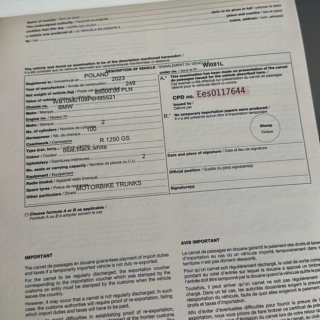 Dokument carnet de passage z warszawy z danymi motocykla bmw r 1250 gs.