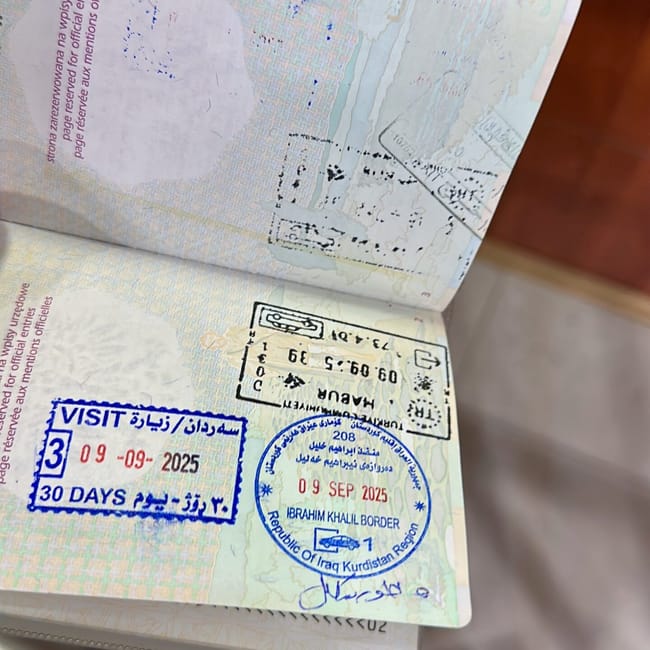 Pieczątki w paszporcie z przejścia ibrahim khalil w kurdystanie, irak