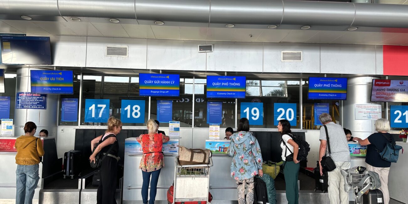 Damaged luggage, Article cover