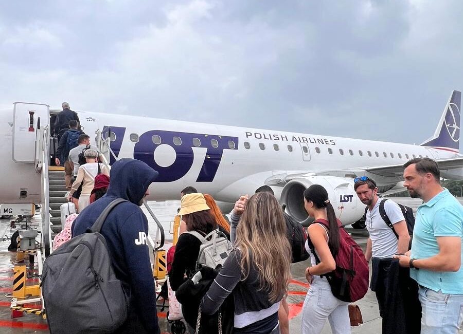 Lost luggage, Article photo