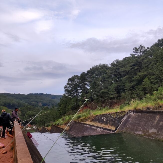 Vietnam, Da Lat Tuyen Lam Lake Spillway