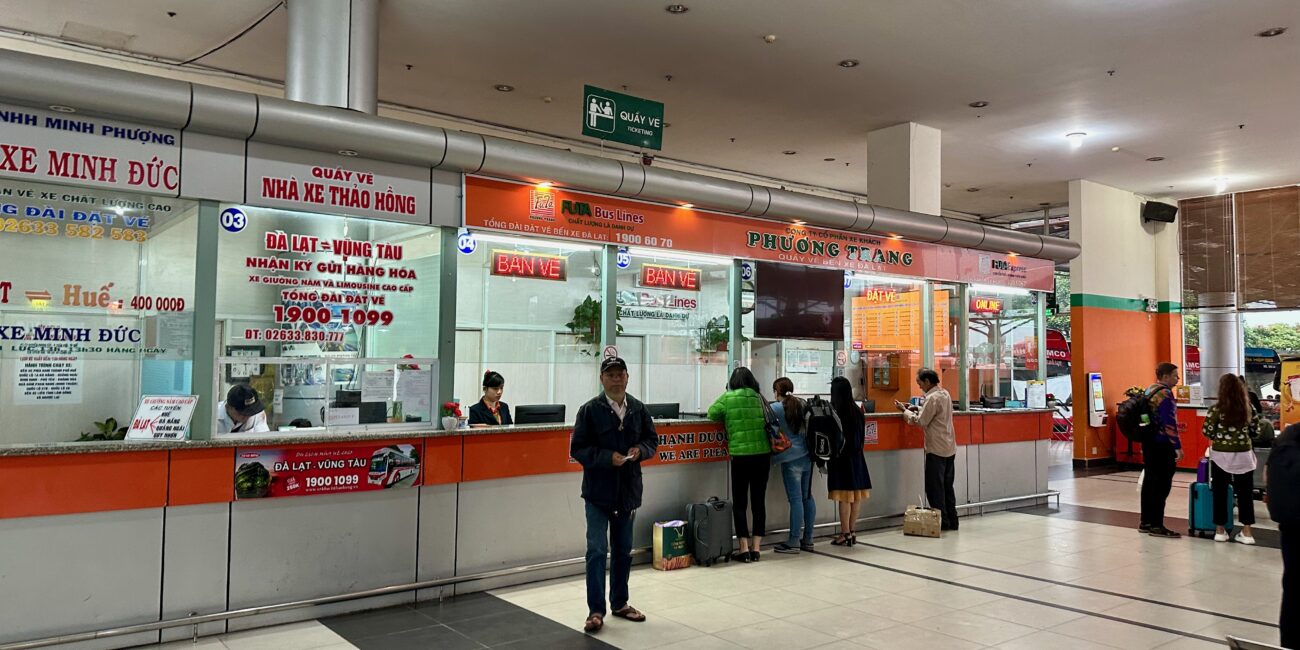 Vietnam, Da lat Bus station