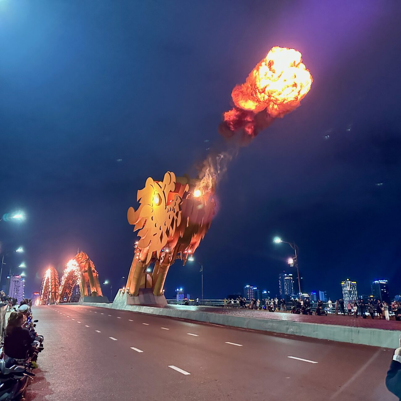 Vietnam, Da Nang Dragon Bridge