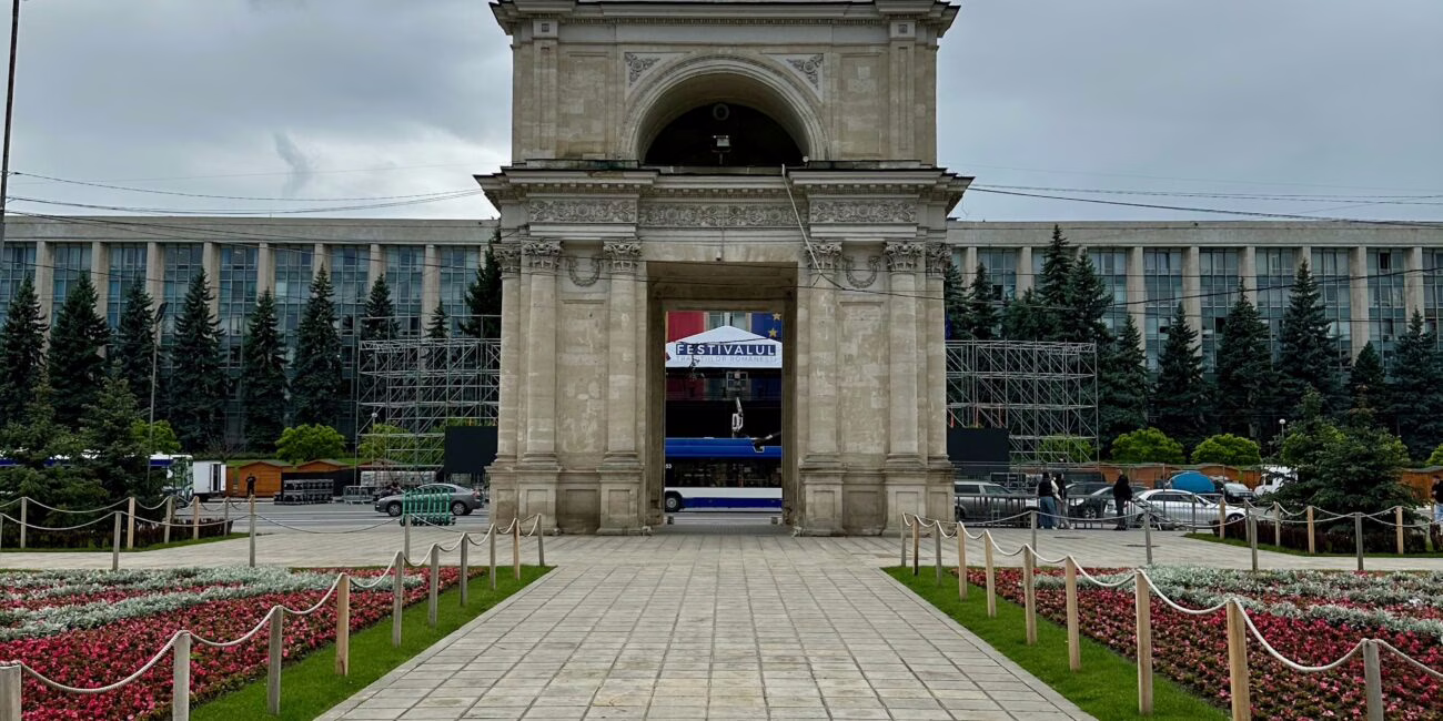 Moldova, Chisinau Arc de Triomphe
