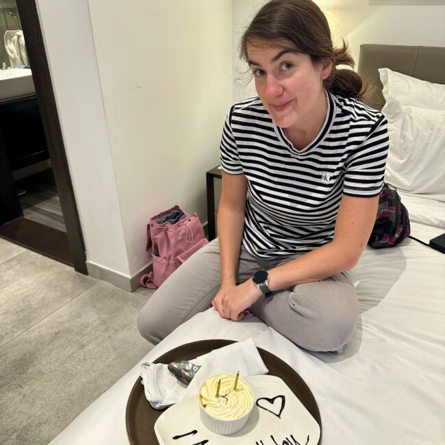 Kuwait, jadzia with gift from hotel